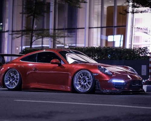 Dark red Porsche 911 airride low