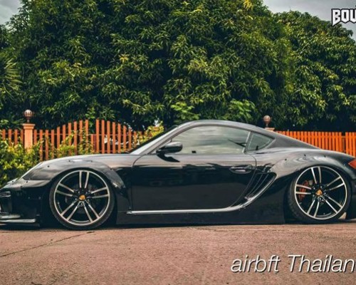 black porsche 911 airride ultra low profile