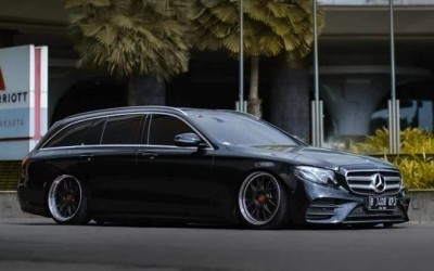 Overseas Mercedes-Benz E travel version airride low-altitude speed
