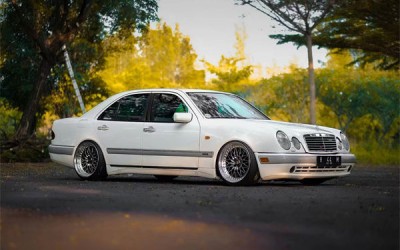 Rare Mercedes-Benz E55 airride low-slung style strikes