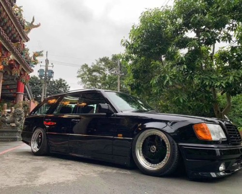 Mercedes-Benz S124 airride new look of station wagon
