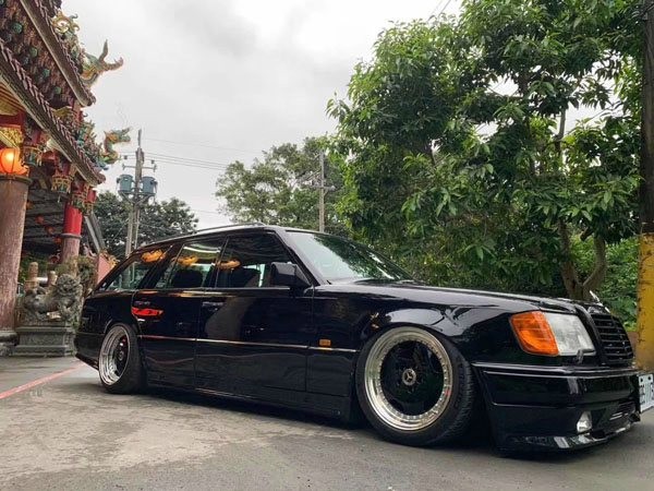 Mercedes-Benz S124 airride new look of station wagon