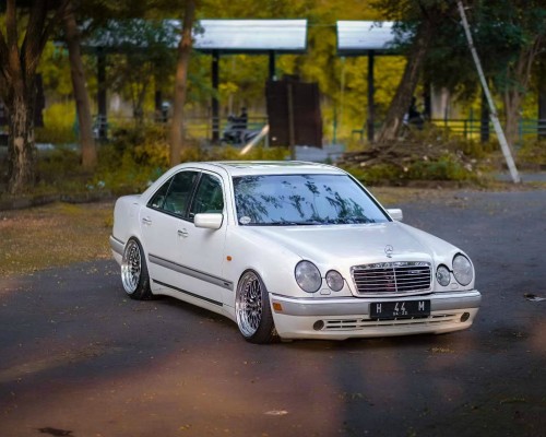 Embracing Airride Innovation: The Transformed Mercedes-Benz W210 Series