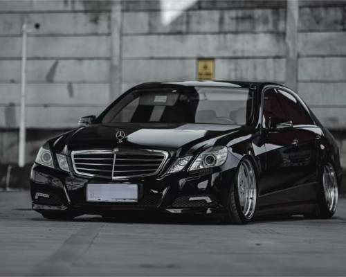 The Mercedes-Benz W212 AirRide Modified Car: A Unique Fusion of Luxury and Performance