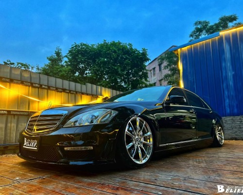 The Mercedes-Benz S-Class W221AirRide